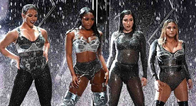 Fifth Harmony schittert op VMA's 2017 met uitvoering van 'Angel' en 'Down'