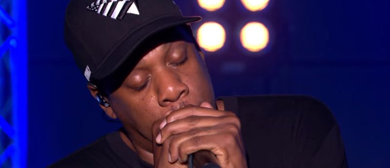Jay-Z brengt een eerbetoon aan Chester Bennington met 'Numb/Encore'-uitvoering