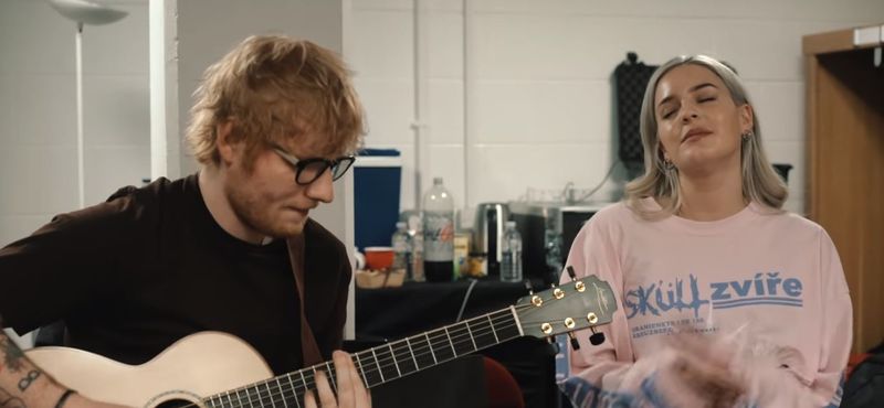 Anne-Marie en Ed Sheeran's Acoustic '2002' is Pure Bliss (tekstrecensie en songbetekenis)