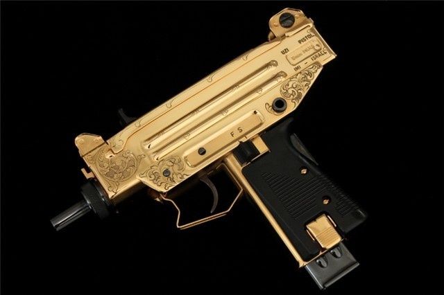 Een gouden Uzi-pistool