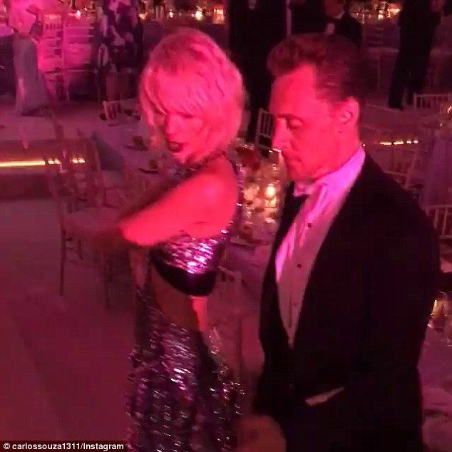 Taylor Swift en Tom Hiddleston dansen op Met Gala 2016
