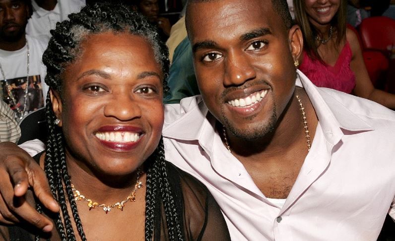 Kanye West kondigt album 'Donda' uit 2021 aan: tracklijst, functies en recensie