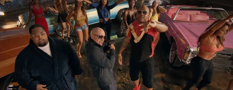 Bekijk Pitbull en Flo Rida's hete nieuwe muziekvideo 'Greenlight'