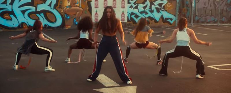 Jax Jones en Demi Lovato's dans-tastische muziekvideo voor 'Instruction'
