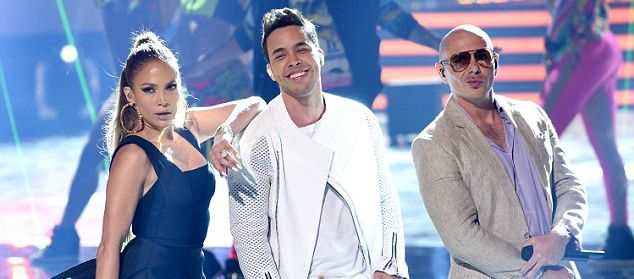 Prins Royce prestatie. Jennifer Lopez & Pitbull - Back It Up-muziekvideo