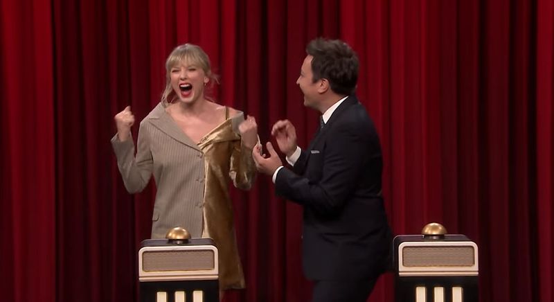Taylor Swift herkent 'Shake It Off' niet in Name That Song Challenge met Jimmy Fallon